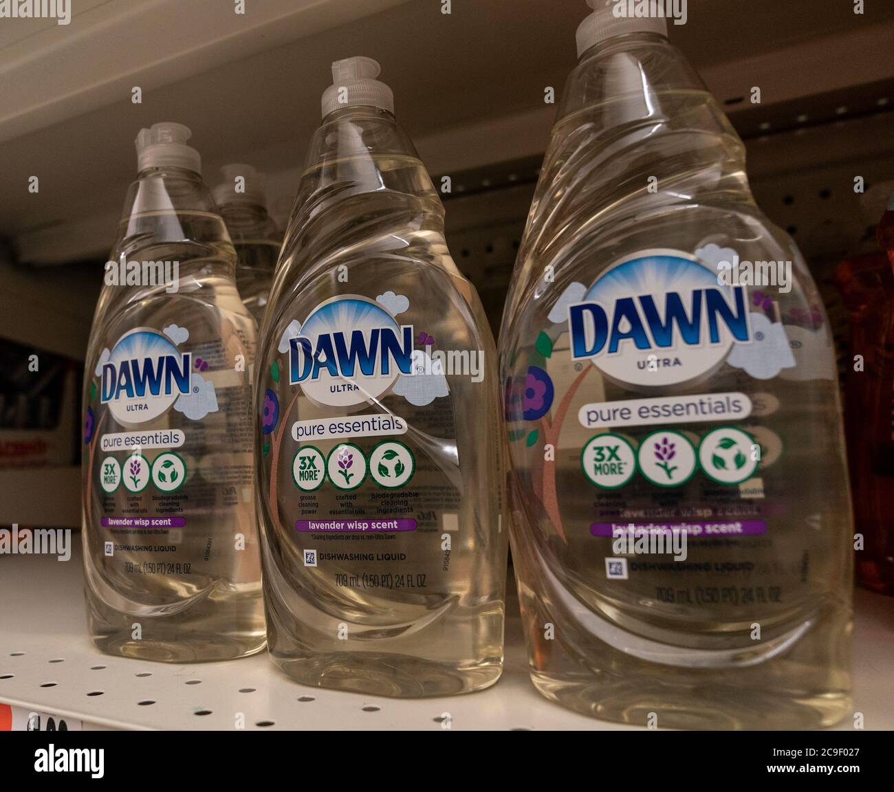 New York, États-Unis. 30 juillet 2020. Vue sur le liquide vaisselle Dawn  dans le supermarché Stop & Shop du Bronx. Dawn produit par P&G Company qui  a déclaré aux investisseurs que les