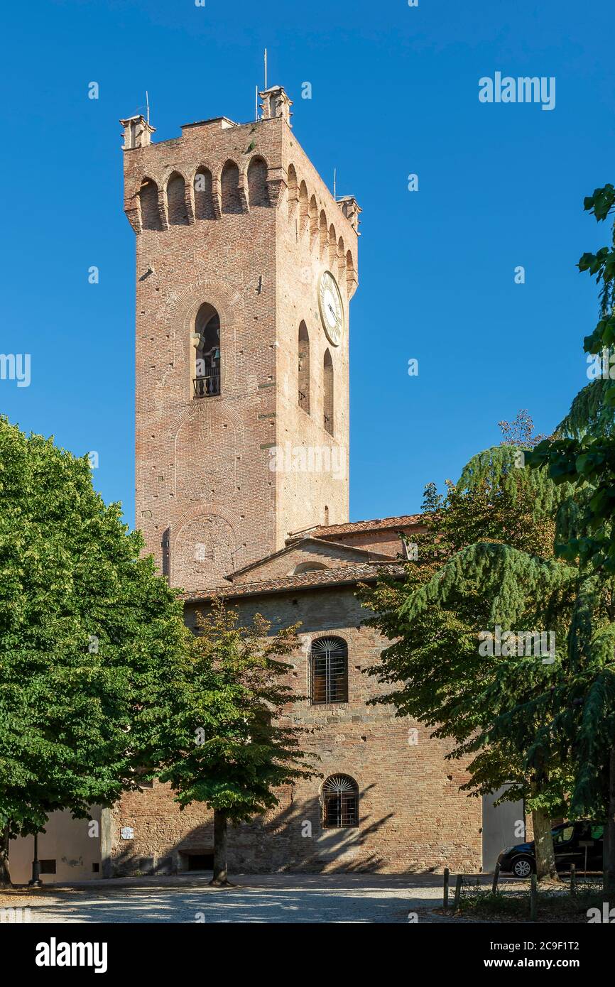 Vue sur la tour Matilde, clocher à côté de la cathédrale de San Miniato, Pise, Italie Banque D'Images
