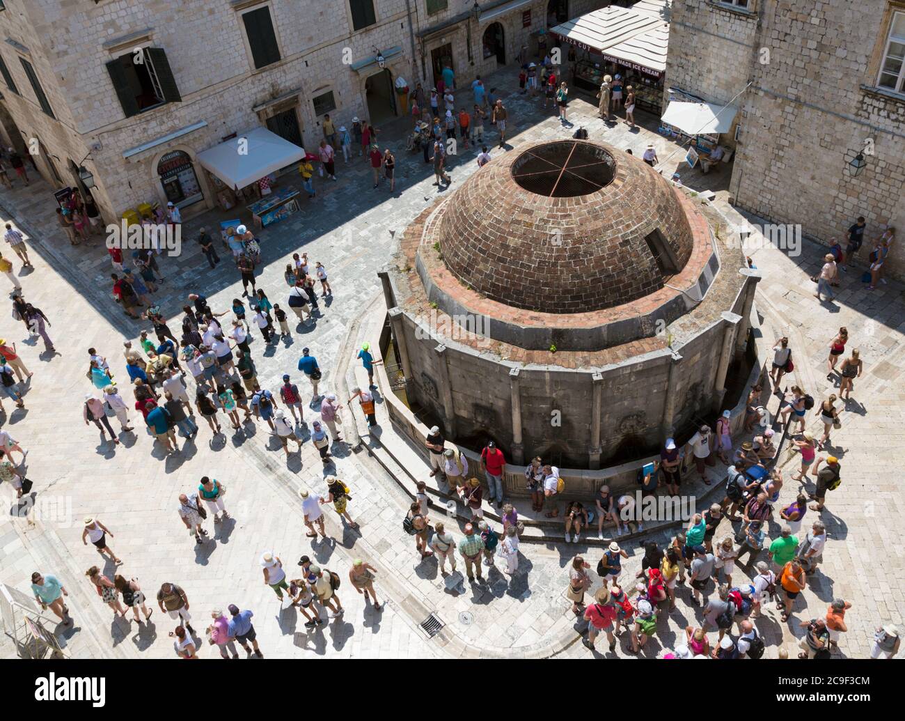 Dubrovnik, Croatie, comté de Dubrovnik-Neretva. La grande fontaine d'Onofrio. La vieille ville de Dubrovnik est un UNESCO World Heritage Site. Banque D'Images