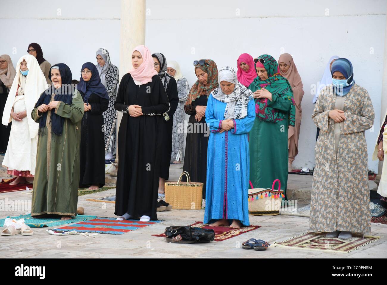 Tunis, Tunisie. 31 juillet 2020. Les Tunisiens assistent aux prières d'Eid al-Adha dans une mosquée de Tunis, en Tunisie, le 31 juillet 2020. Crédit: Adel Ezzine/Xinhua/Alamy Live News Banque D'Images