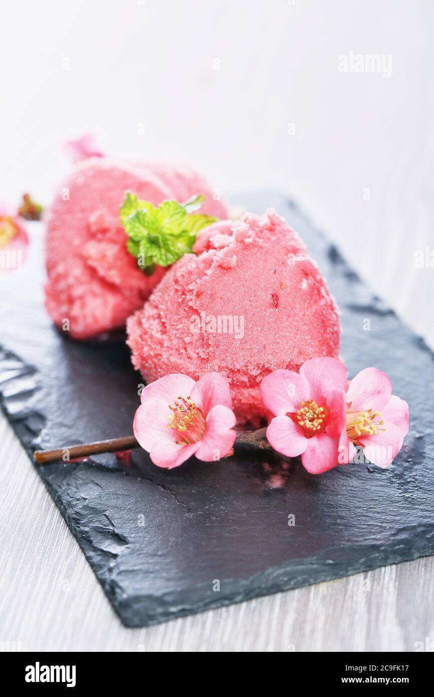 crème glacée à la fraise, dessert Banque D'Images