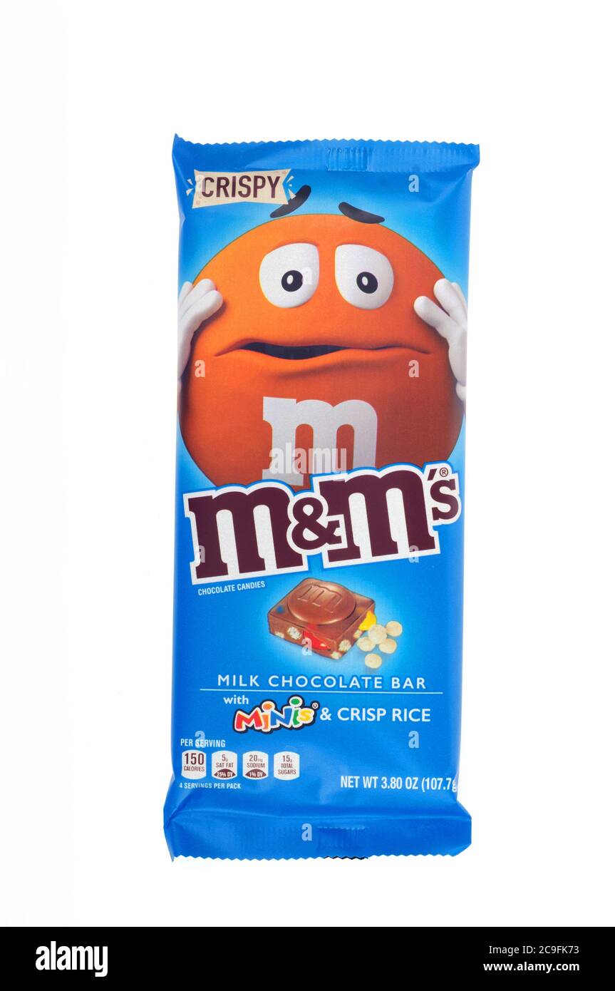 m&m's nouvelle barre de bonbons au chocolat au lait avec minis m&m's et riz croustillant Banque D'Images