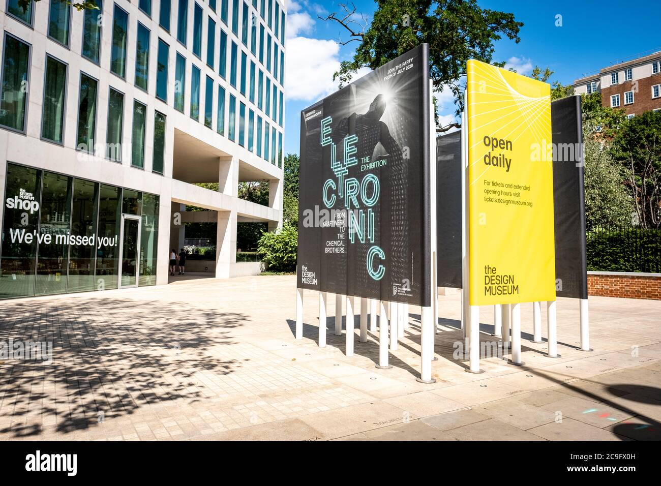 Londres- juillet 2020 : le Musée du Design de Kensington présente actuellement une exposition de musique électronique incluant le Chemical Brother et Kraftwork Banque D'Images