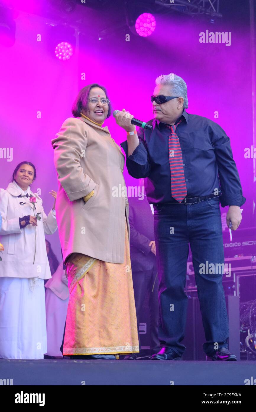 Le Haut Commissaire indien au Royaume-Uni Ruchi Ghanashyam parle sur scène lors des célébrations de la place Diwali dans le centre de Londres. Banque D'Images