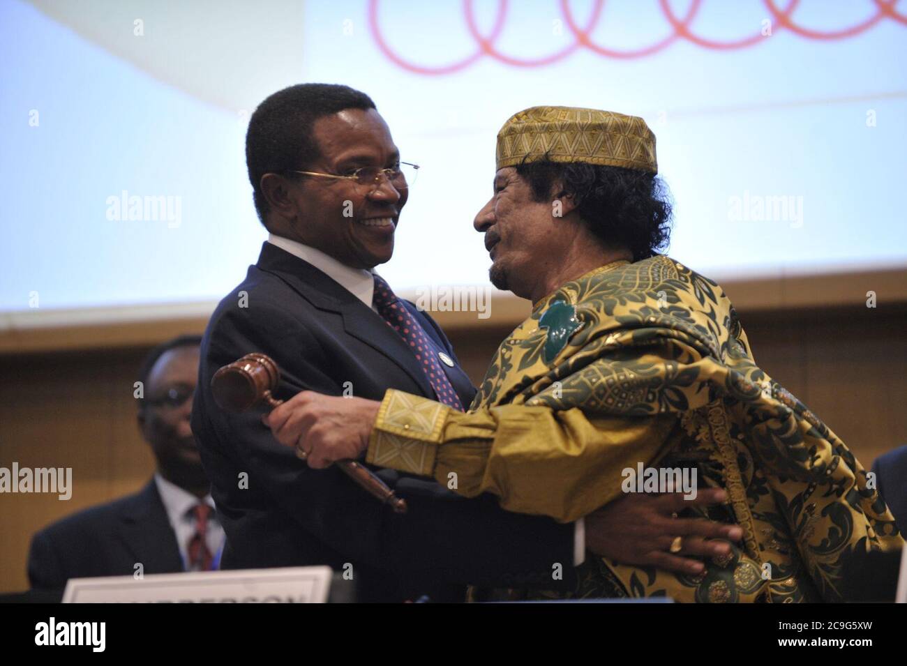 Jakaya Kikwete et Mouammar al-Kadhafi, 12e Sommet de l'UA, 090202 Banque D'Images