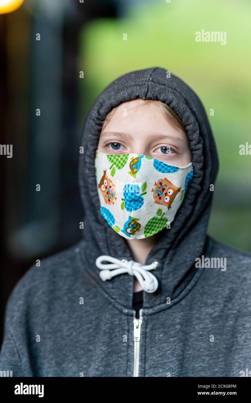 Sweat capuche masque new arrivals