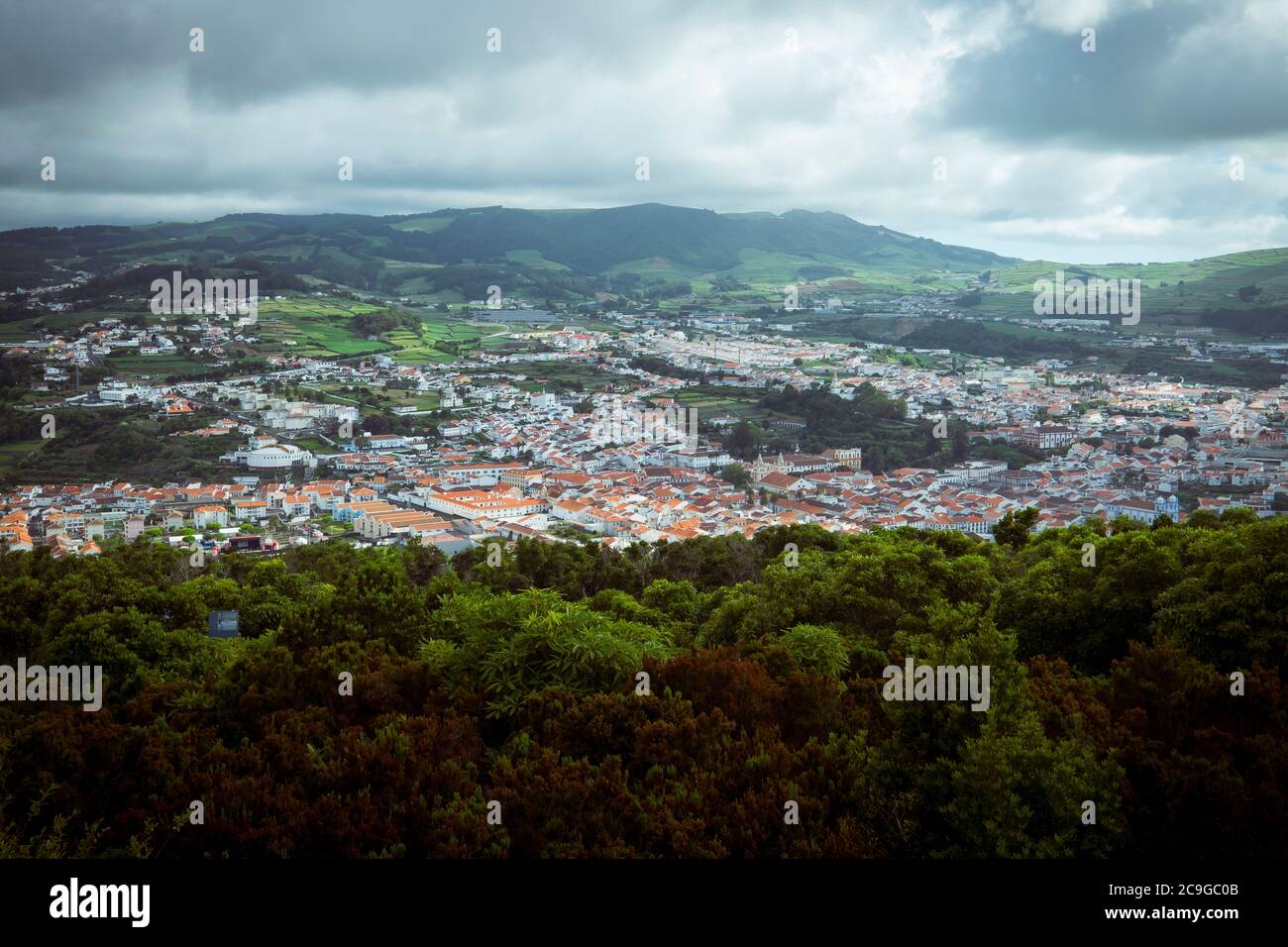 Panorama de la ville d'Angra do Heroismo (Angra do Heroísmo) dans l'île de Terceira, Açores, Portugal Banque D'Images
