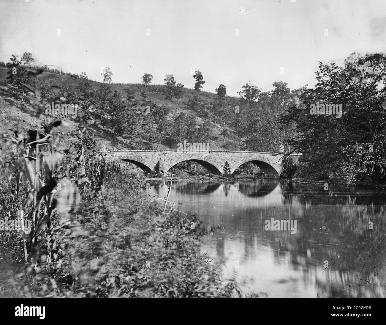 Antietam, Maryland. Pont Antietam, vue sur le ruisseau - Pont Burnside, 1860 Banque D'Images
