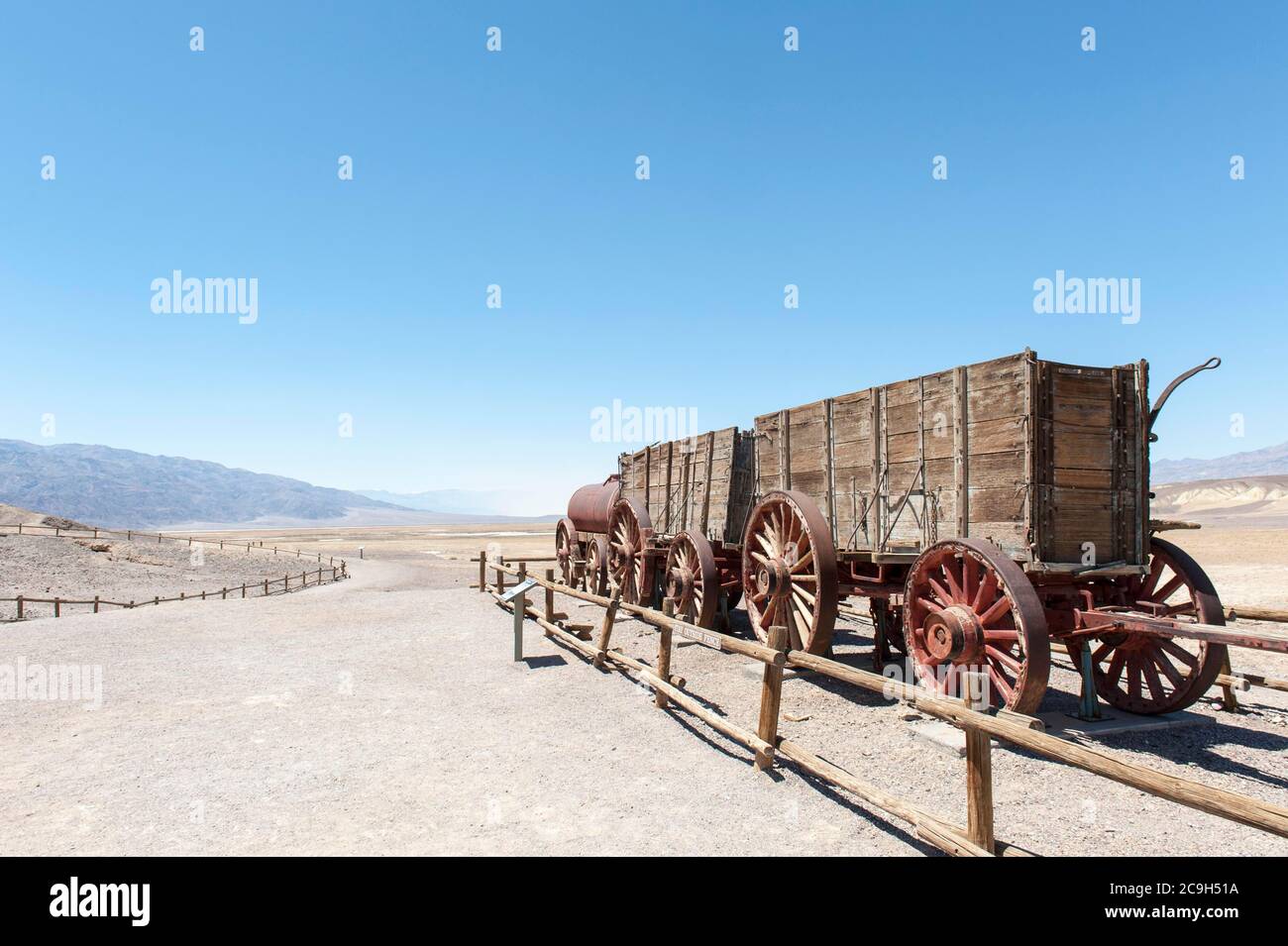 Désert, mine historique de Borax, voiture d'équipe de 20 mules, Harmony Borax Works, parc national de la Vallée de la mort, Californie, États-Unis Banque D'Images