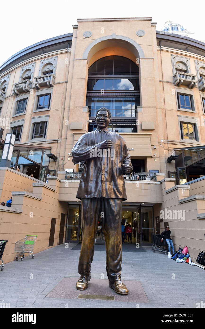La statue de Nelson Mandela, sur la place Nelson Mandela, Sandton City