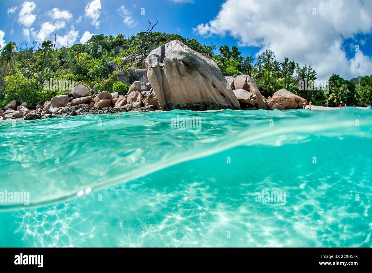 Image en duplex, plage d'Anse Lazio, Praslin, Seychelles Banque D'Images