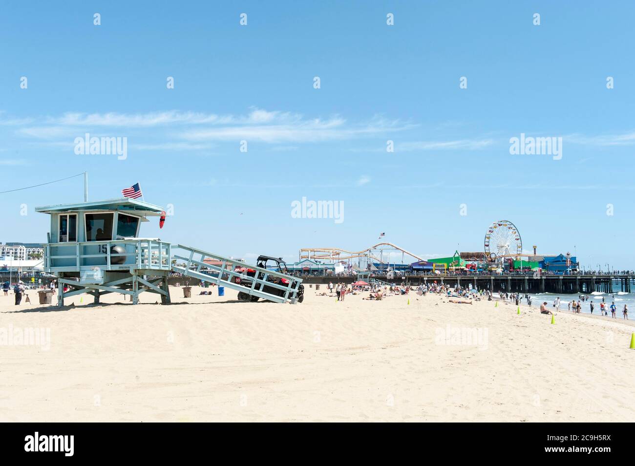 Baywatch, plage avec tour de surveillance des sauveteurs, Pier, Santa Monica Beach, Los Angeles County, Californie, États-Unis Banque D'Images