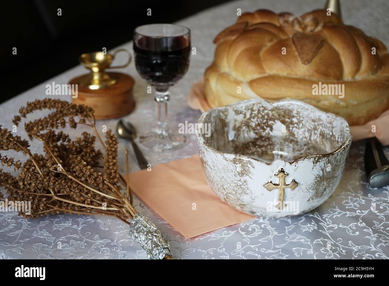 Rite traditionnel à l'occasion de la célébration des saints par les orthodoxes Banque D'Images