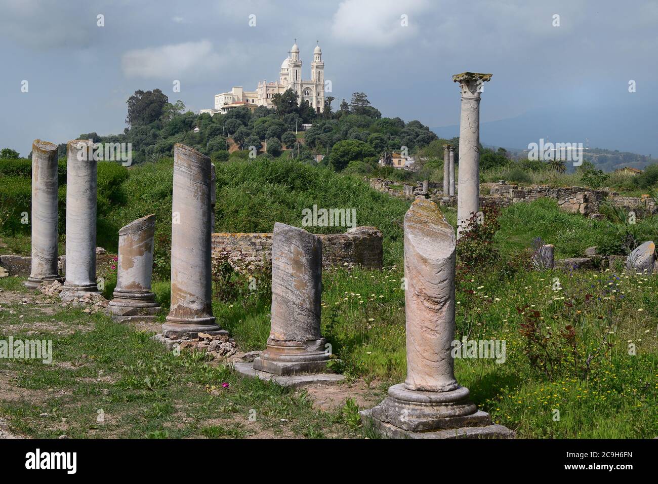 ANNABA, ALGÉRIE, port maritime de la ville romaine Hippo Regius. Lieu de naissance de Saint Augustin. Ruines romaines et chrétiennes. Banque D'Images
