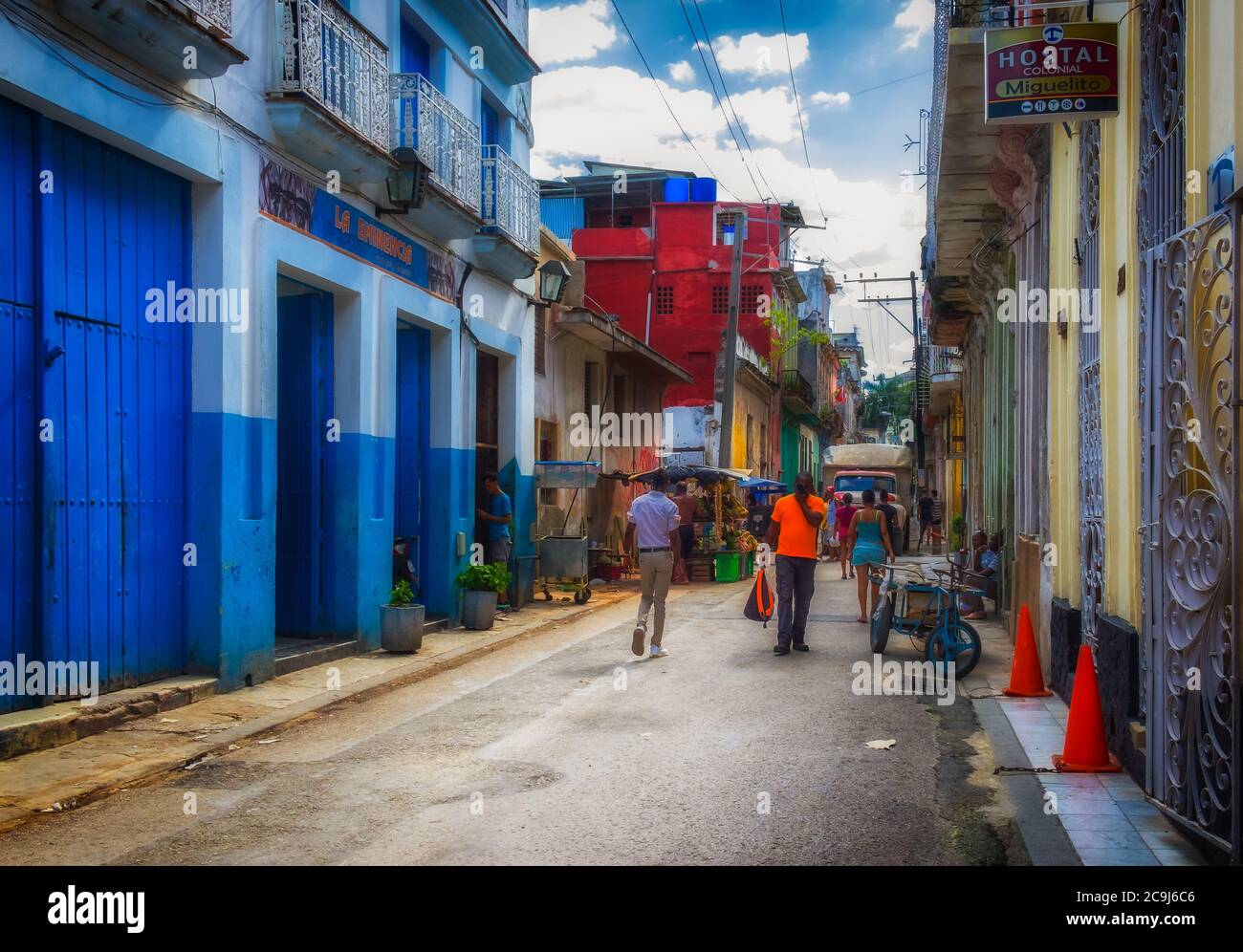 La Havane, Cuba, juillet 2019, scène urbaine dans la Calle Jesus Maria une rue dans la partie la plus ancienne de la ville Banque D'Images