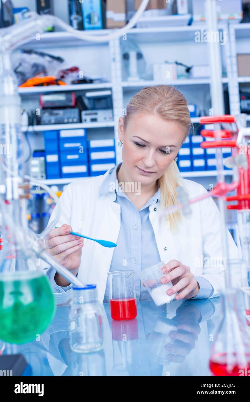 Chercheur en laboratoire de chimie. Banque D'Images