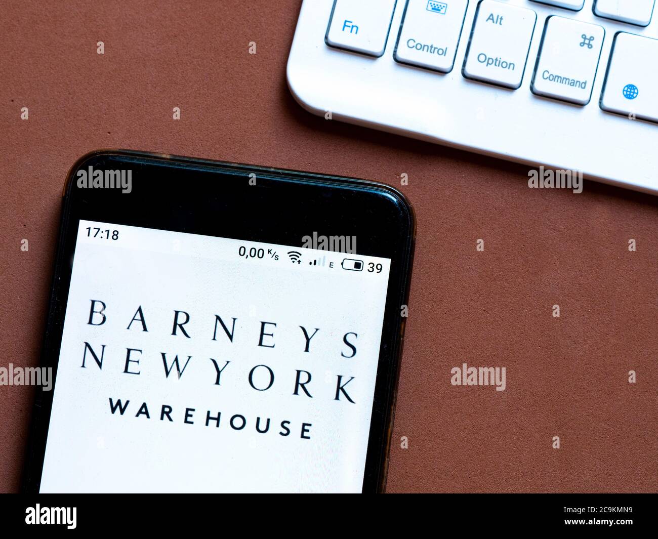 Ukraine. 31 juillet 2020. Dans cette illustration, un logo Barneys New York Warehouse est visible sur un smartphone. Crédit : SOPA Images Limited/Alamy Live News Banque D'Images