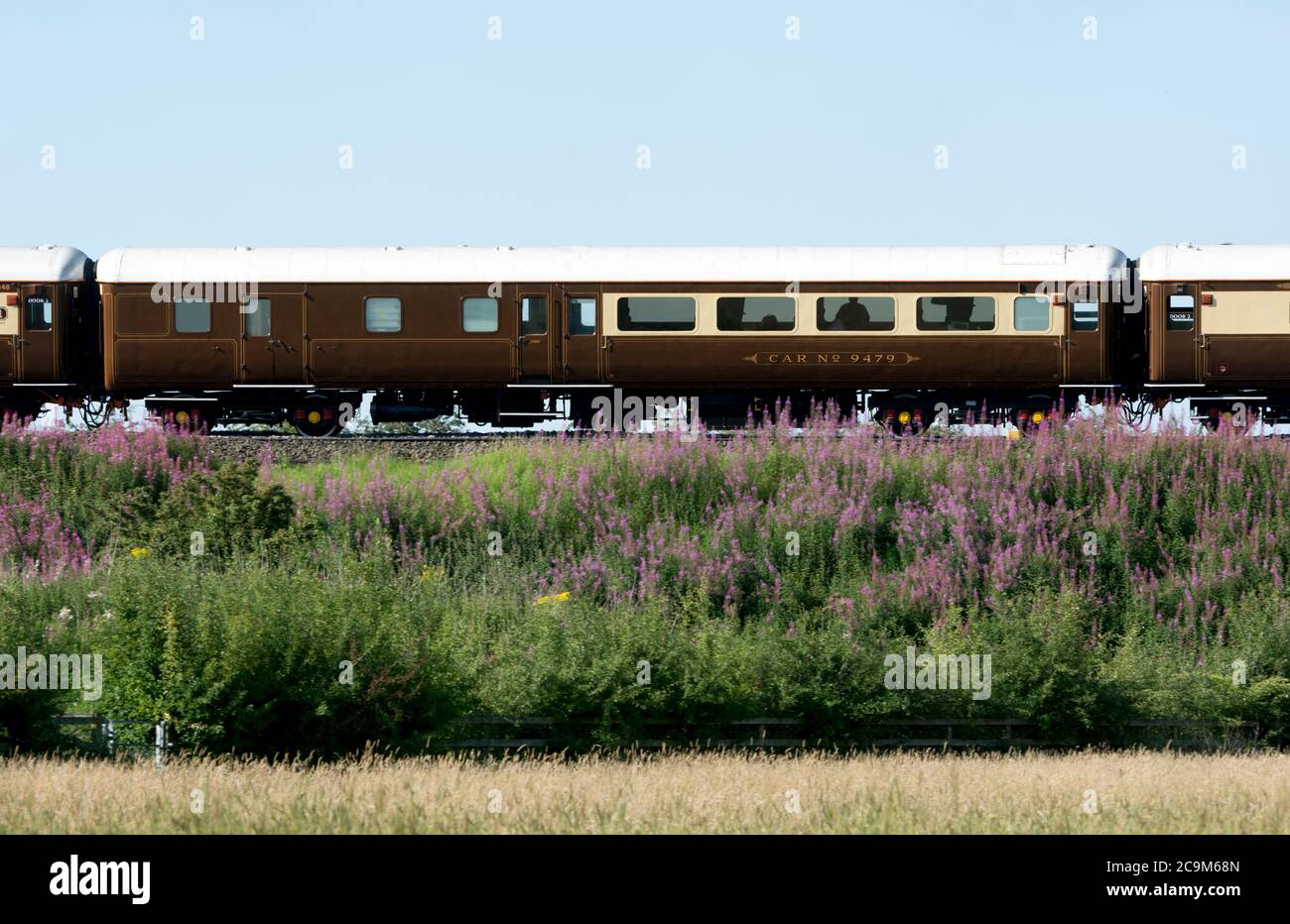 Statesman Rail Mk2 Brake Open second Carriage 'car No. 9479' dans le cadre d'un train de voyage en train, Warwickshire, Royaume-Uni Banque D'Images