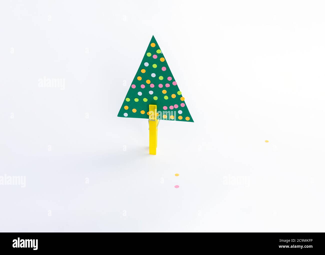 création minimale arbre de noël papier artisanat, les idées d'activité pour noël, facile et bon marché projet d'art Banque D'Images