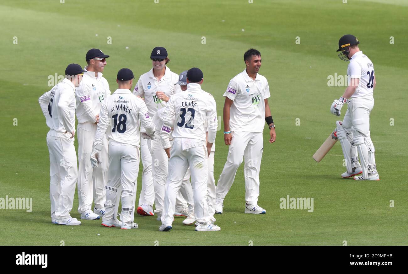 Hove, Royaume-Uni. 1er août 2020. Ajeet Singh Dale célèbre le congédiement de Ben Brown de Sussex pour un canard d'or pendant la première journée du Trophée Bob Willis entre Sussex et Hampshire au 1er Central County Ground. Credit: James Boardman / Alamy Live News Banque D'Images