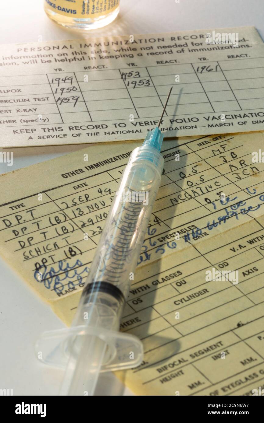 Dossiers de vaccination des années 50 et aiguille hypodermique, États-Unis Banque D'Images