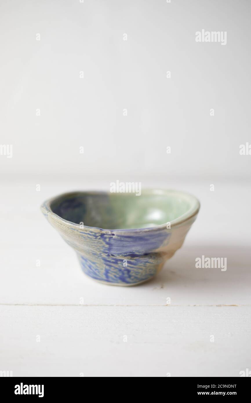 Tasse de thé sur fond blanc. Banque D'Images