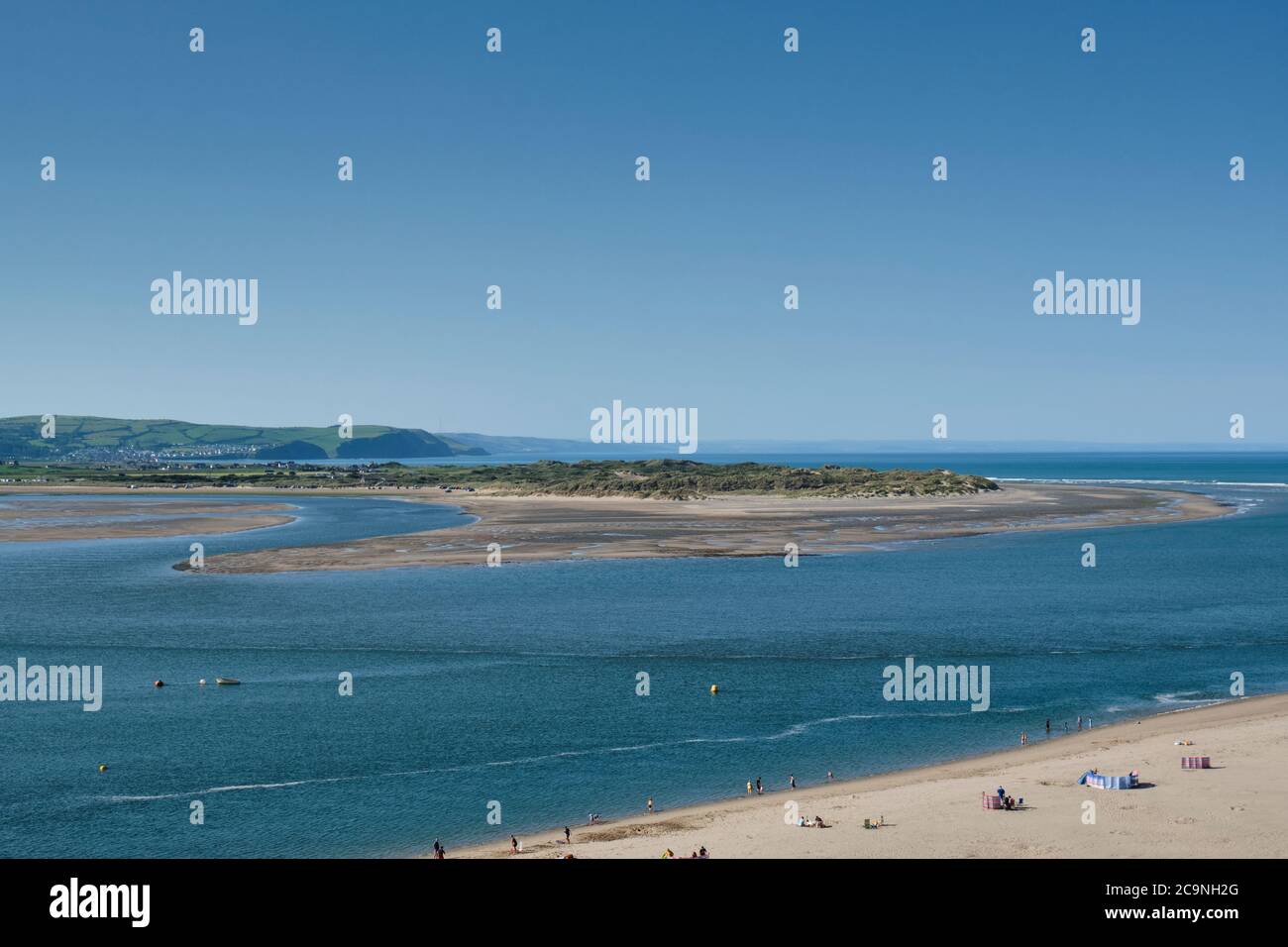 Vue sur l'estuaire de Dyfi/Dovey depuis le kiosque à Aberdovey, Gwynedd, pays de Galles Banque D'Images