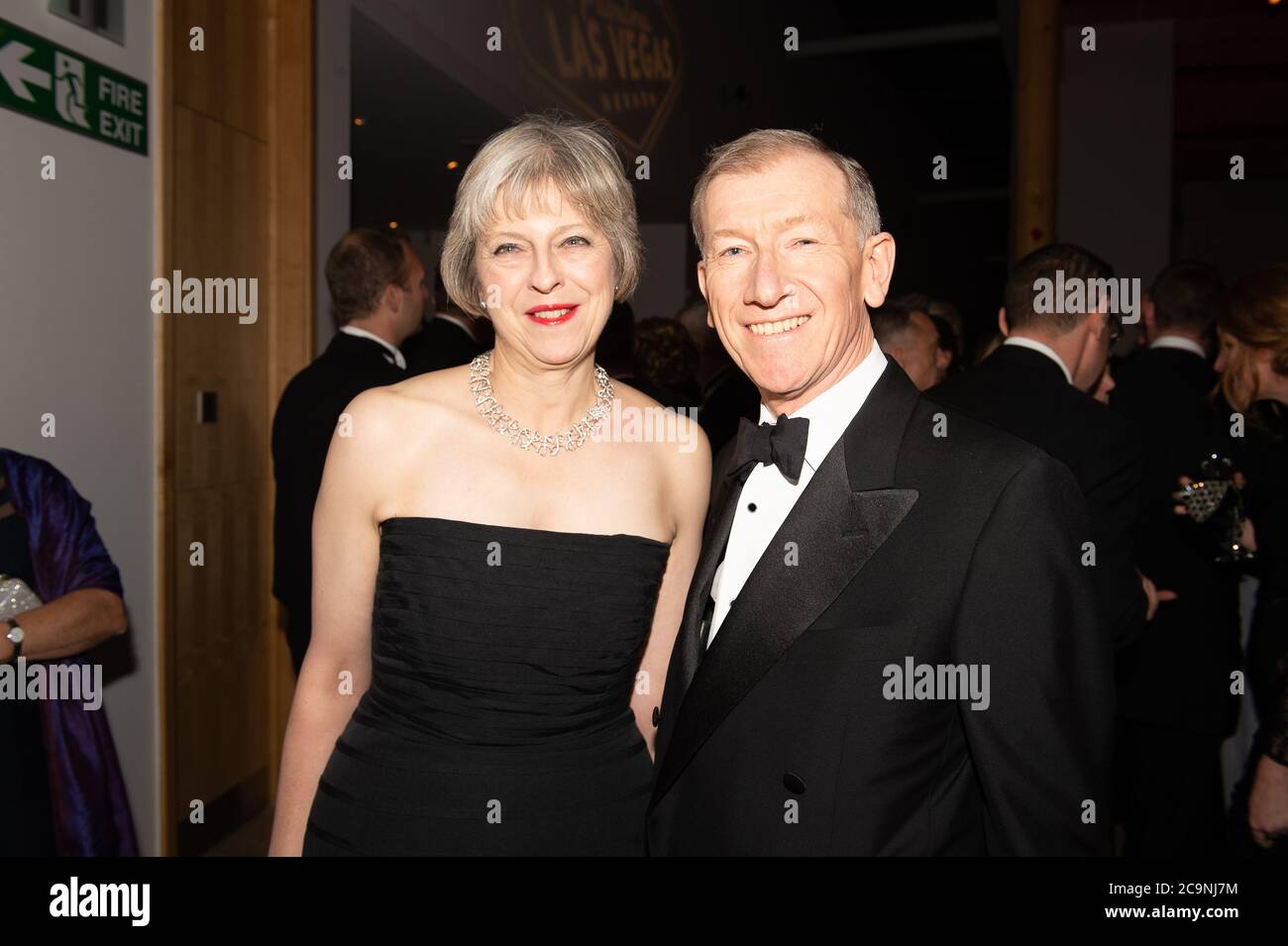 Cookham, Berkshire, Royaume-Uni. 21 novembre 2015. Theresa May le député et le mari Philip May assistent au Cookham ball au Odney Club. Crédit : Maureen McLean/Alay Banque D'Images