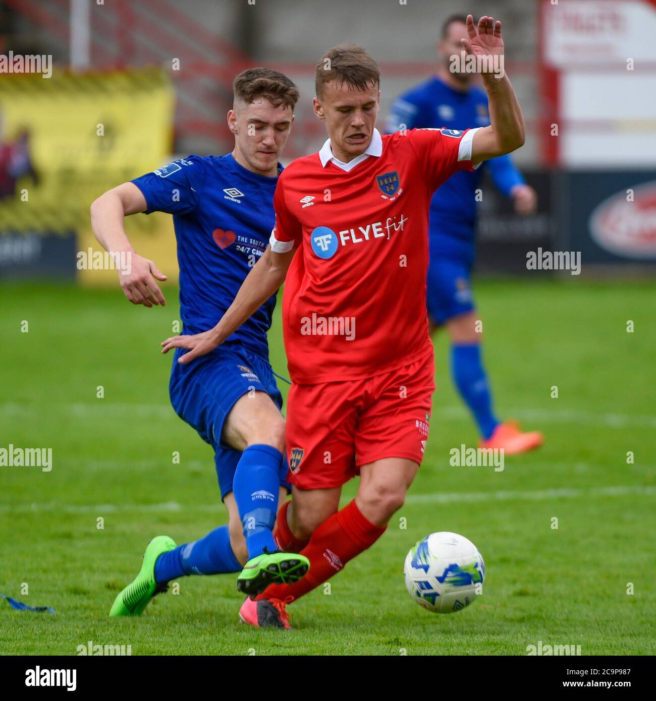 Dublin, Irlande. 1er août 2020. Brian McManus de Shelbourne lutte pour le bal avec John Martin de Waterford lors du match de la première division de l'Airtricity SSE entre Shelbourne FC et Waterford FC à Tolka Park à Dublin, Irlande le 1er août 2020 (photo par Andrew SURMA/SIPA USA) crédit: SIPA USA/Alay Live News Banque D'Images