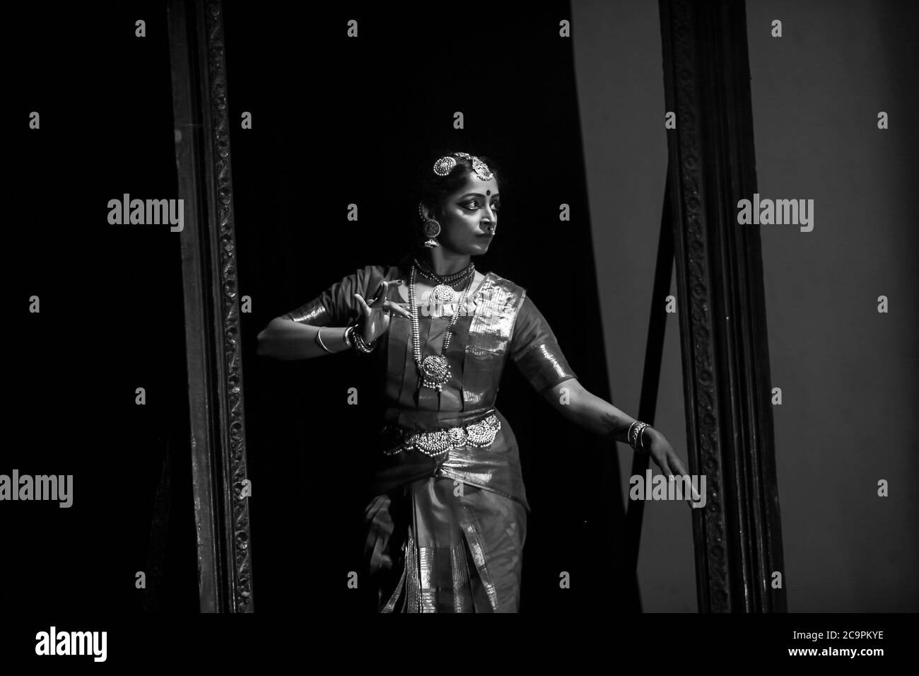 Magnifique danseur de bharatanatyam Banque D'Images