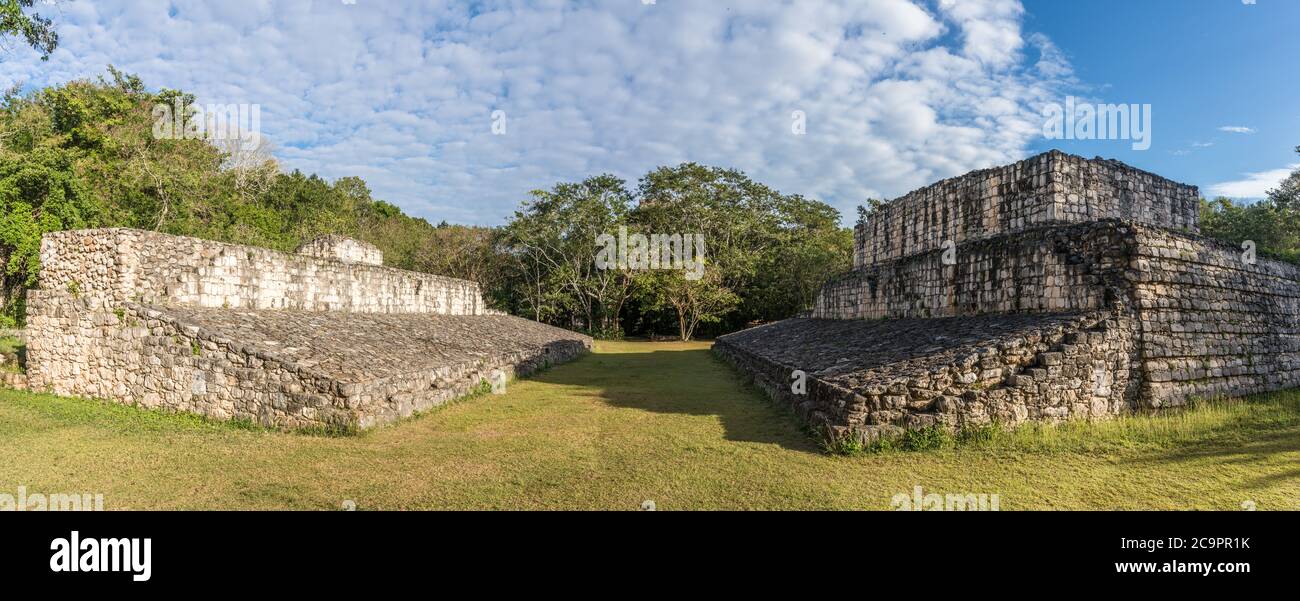 Le terrain de bal cérémonial dans les ruines de la ville maya pré-hispanique d'Ek Balam à Yucatan, Mexique. Banque D'Images