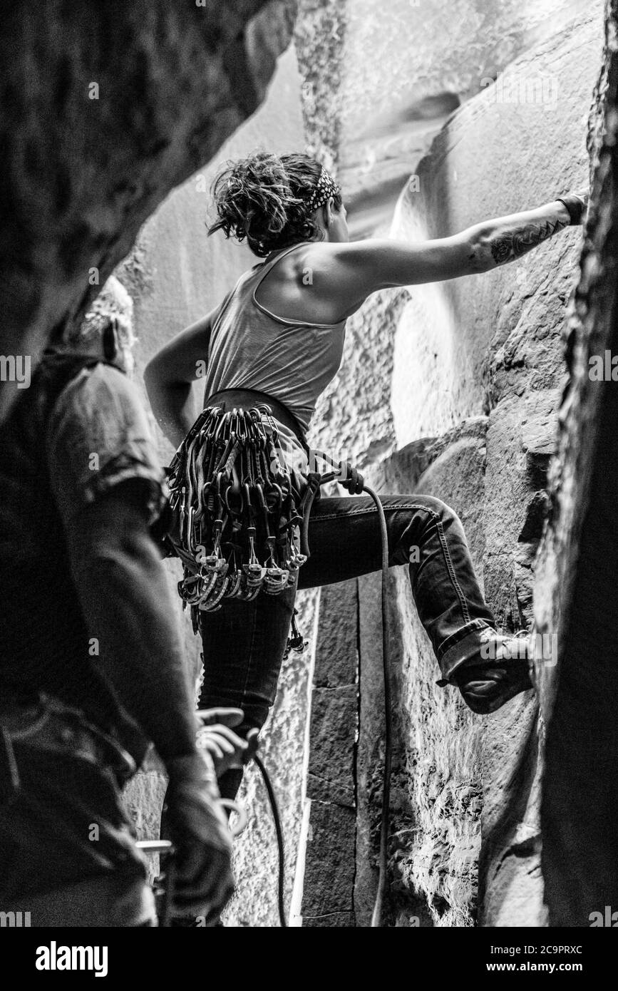 Femme de l'Escalade Banque D'Images