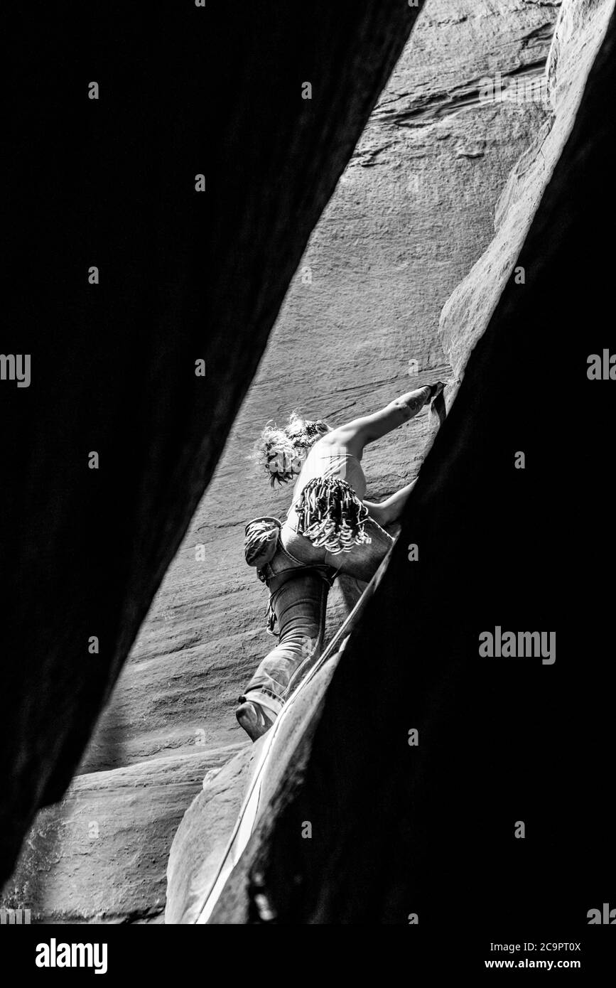 Femme de l'Escalade Banque D'Images