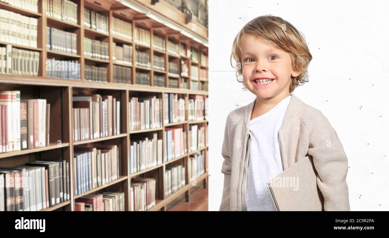 Très mignon petit garçon avec un livre dans son gilet Banque D'Images