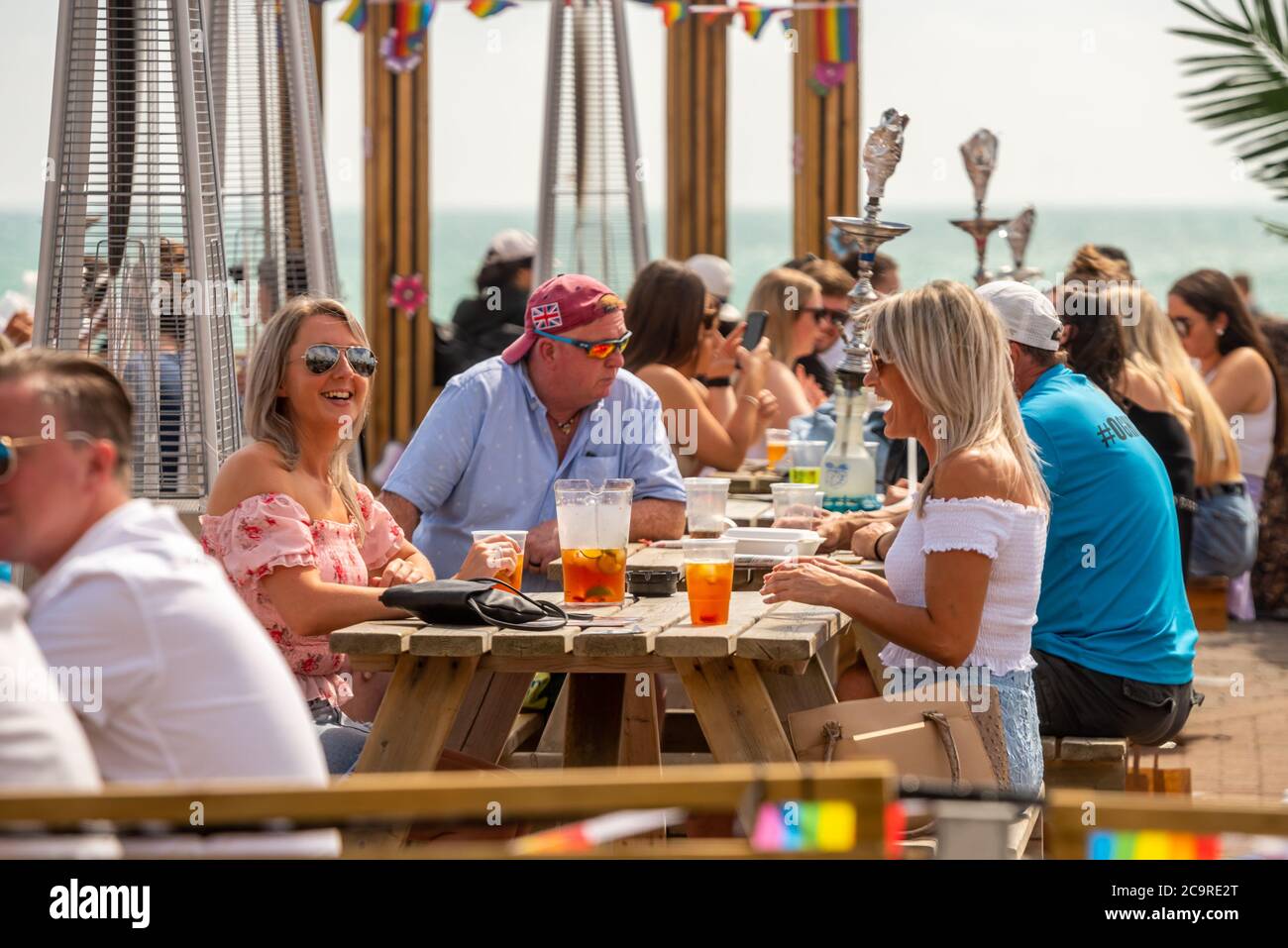 Brighton, Royaume-Uni, 1er août 2020 : la chaleur sur la plage et le front de mer de Brighton cet après-midi. Banque D'Images
