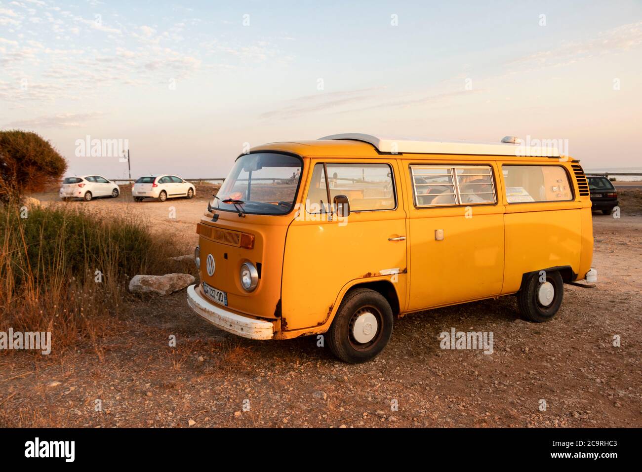 fourgonnette volkswagen de type 2 orange vintage Banque D'Images