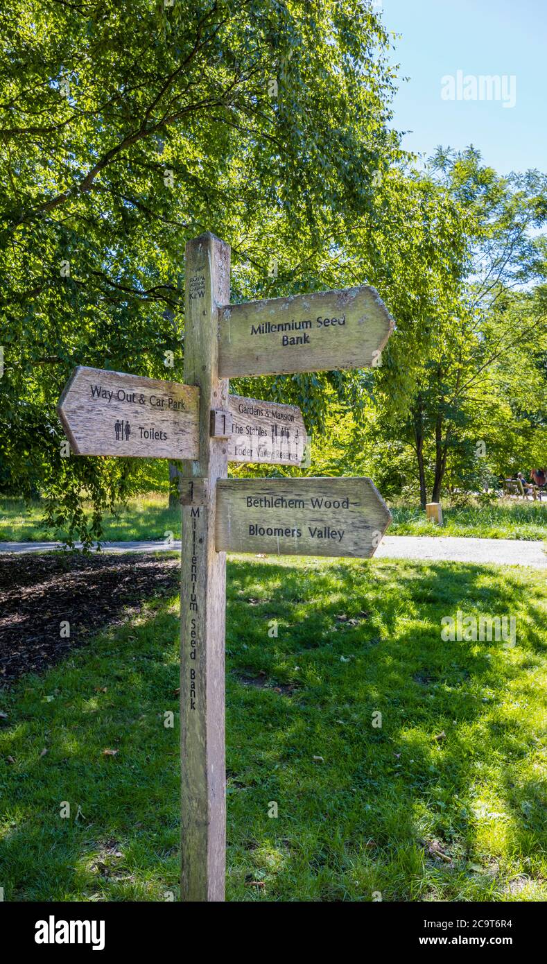 Guide des lieux d'intérêt à Wakehurst (Wakehurst place), un jardin botanique de West Sussex géré par les Jardins botaniques royaux de Kew Banque D'Images
