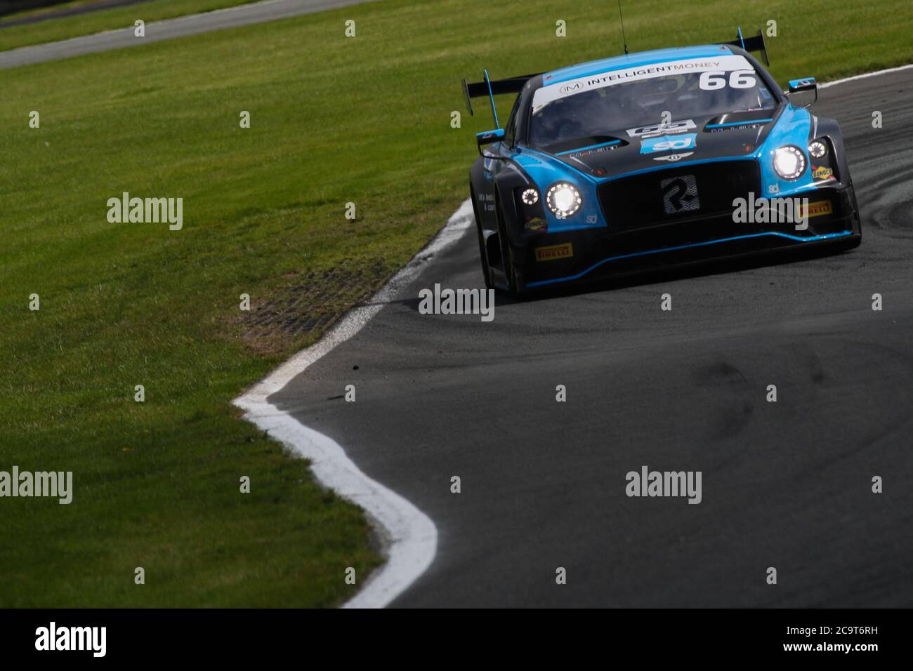 Tarporley, Royaume-Uni. 02 août 2020. Team Parker Racing Bentley Continental conduit par Nick Jones et Scott Malvern lors de la première course du Championnat britannique Intelligent Money GT à Oulton Park, Tarporley, Angleterre, le 2 août 2020. Photo de Jurek Biegus. Utilisation éditoriale uniquement, licence requise pour une utilisation commerciale. Aucune utilisation dans les Paris, les jeux ou les publications d'un seul club/ligue/joueur. Crédit : UK Sports pics Ltd/Alay Live News Banque D'Images