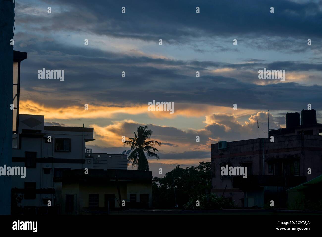 Un moment d'un beau coucher de soleil une beauté naturelle de la nature créée par dieu . Banque D'Images