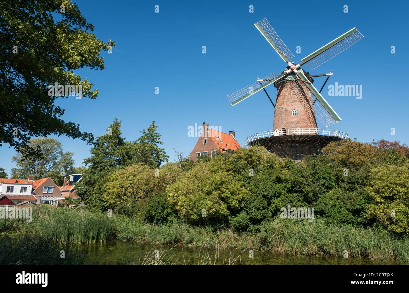 Moulin à vent traditionnel hollandais appelé 'de Koornbloem' (en néerlandais) situé à Goes, province de Zeeland, pays-Bas Banque D'Images