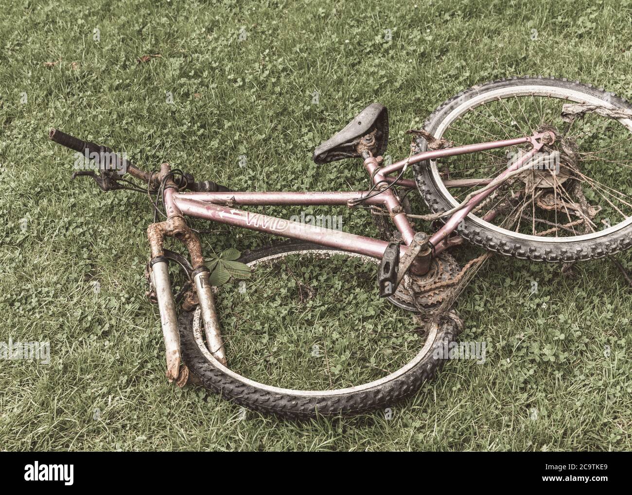 Broken bike Banque de photographies et d’images à haute résolution - Alamy