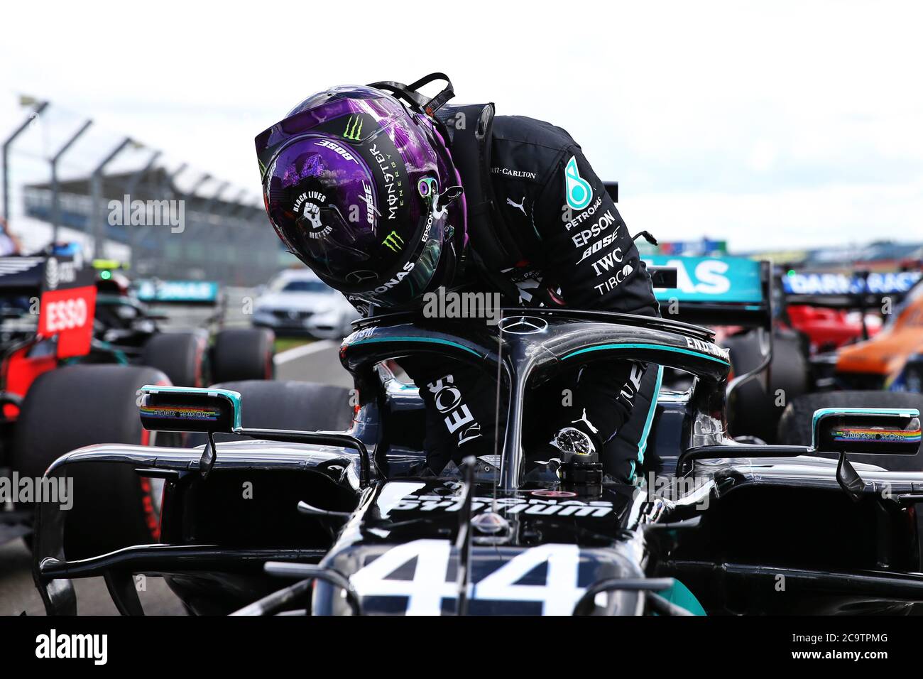 Lewis Hamilton, vainqueur de la course de Mercedes, après le Grand Prix  britannique de 2020 à Silverstone, dans le Northamptonshire Photo Stock -  Alamy