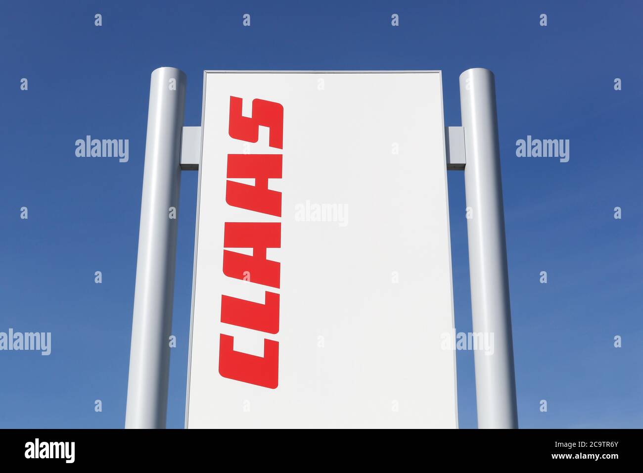 Macon, France - 15 mars 2020 : logo Claas sur un panneau. Claas est un fabricant de machines agricoles fondé en 1913, basé en Allemagne Banque D'Images