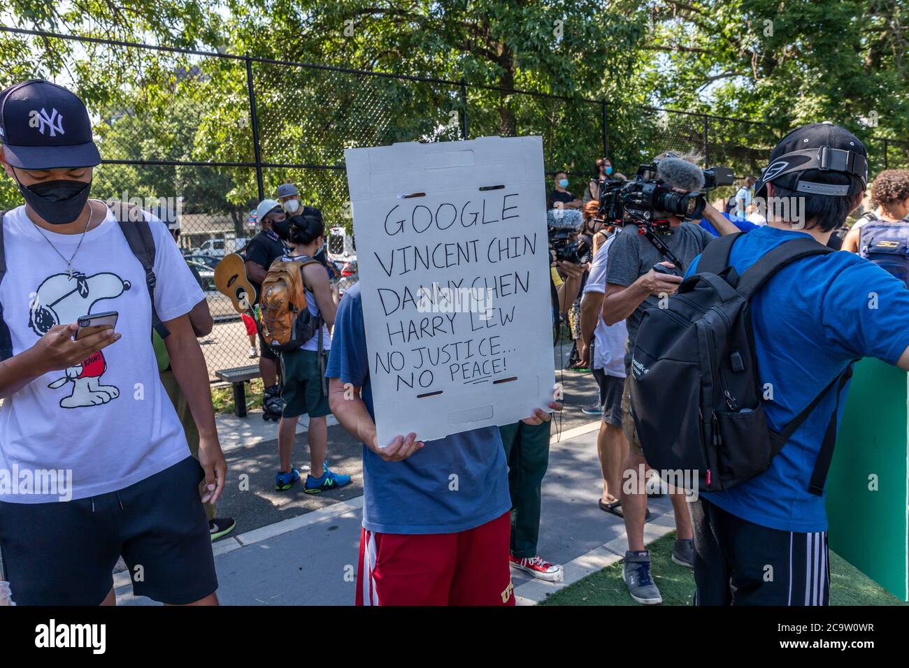 Brooklyn, NY, USA - 1 août 2020: Ils ne peuvent pas nous brûler tous - rassemblement d'unité contre le crime de haine et le racisme après qu'une femme asiatique de 89 ans a été victime o Banque D'Images