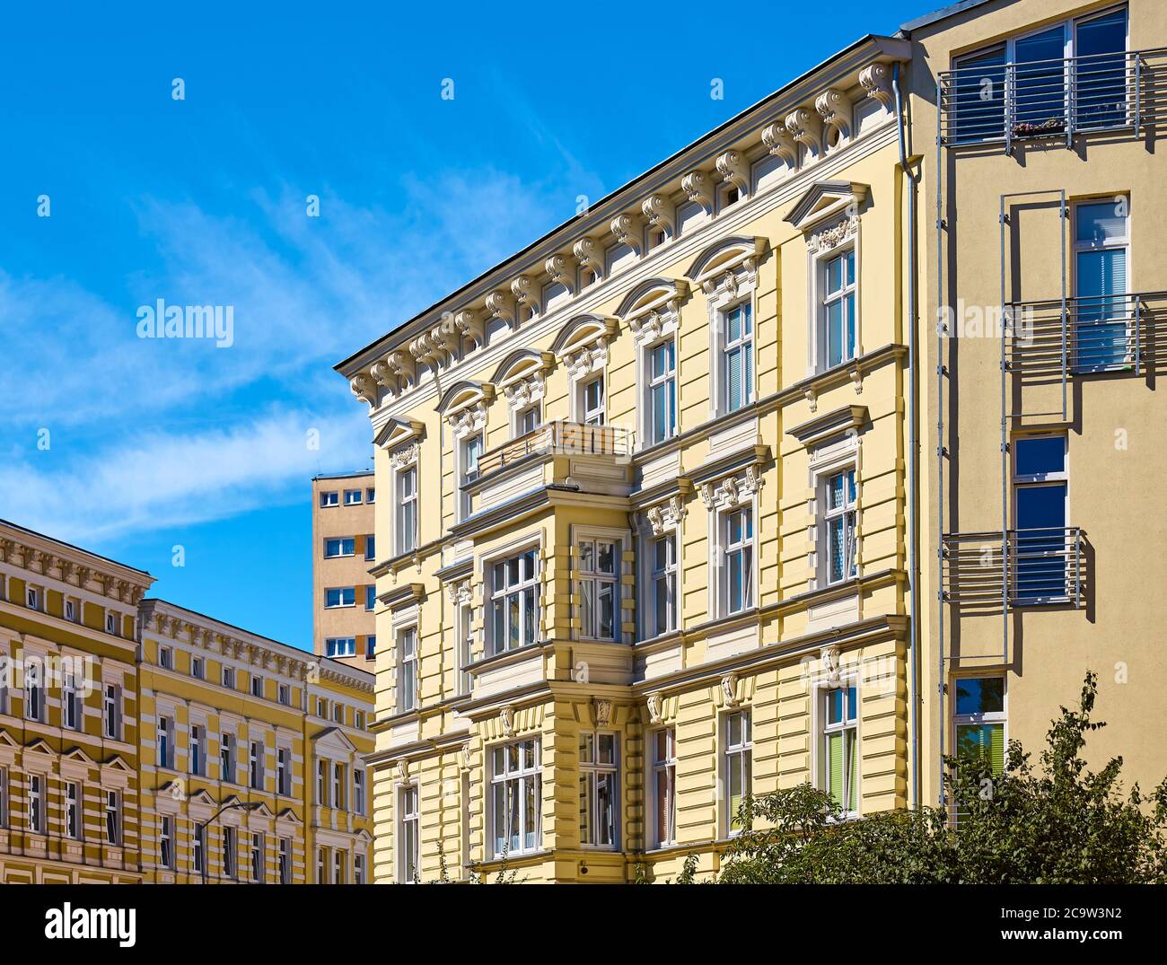 Vieilles maisons de tenement sur la rue Slaska à Szczecin, Pologne. Banque D'Images