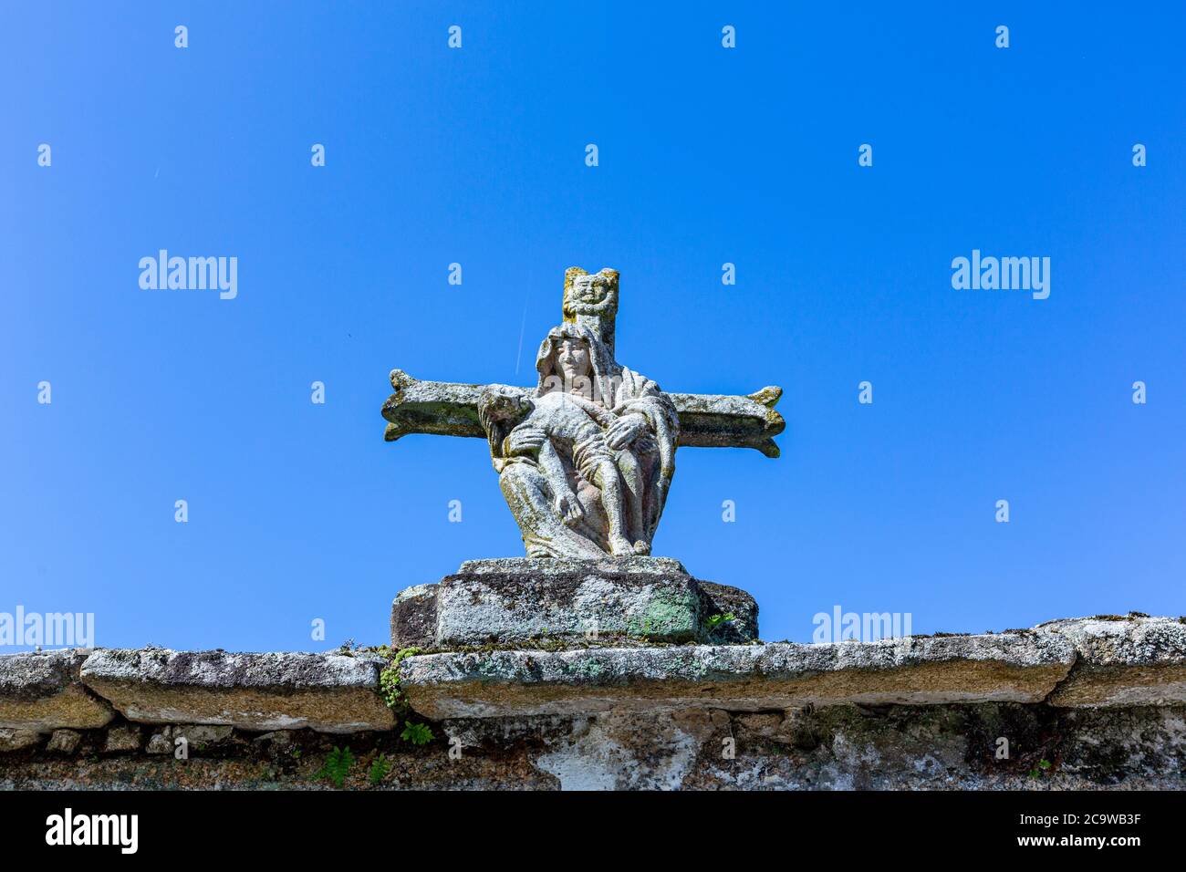 Cruceiro, calvaire dans les ruines de l'iglesia de Santa Mariña de Dozo. Cambados, province de Pontevedra, Galice, Espagne Banque D'Images