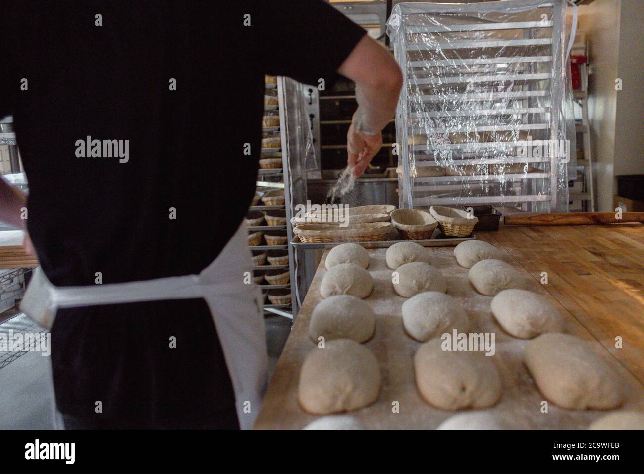 Préparation de pain au levain à Whistler, Colombie-Britannique, Canada, naturel, pain végétalien Banque D'Images