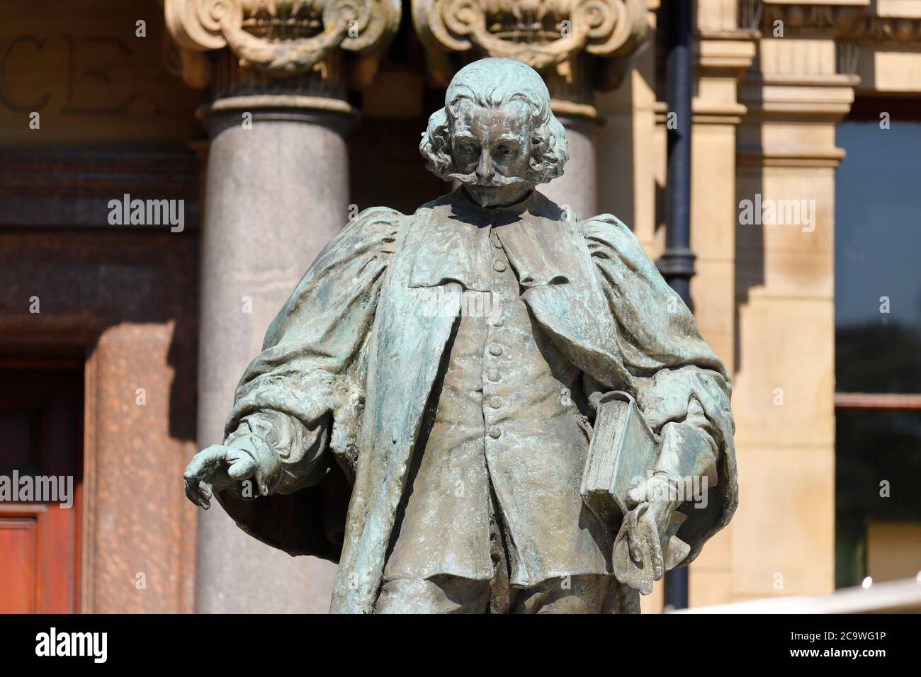 Statue de John Harrison par Henry C Fehr sur la place de la ville de Leeds Banque D'Images