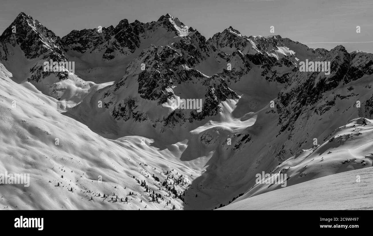 Magnifiques sommets de montagne couverts de neige à Pitztal, Autriche Banque D'Images