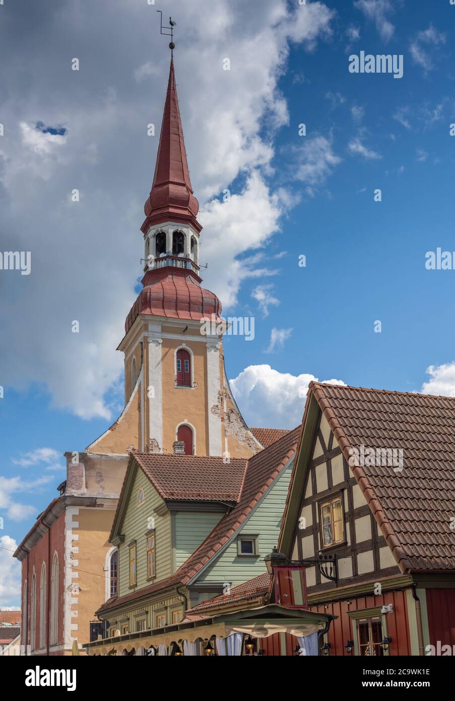La vieille ville de Parnu, la quatrième plus grande ville d'Estonie et une station balnéaire populaire avec une vieille ville charmante et de grandes plages sur la mer Baltique. Banque D'Images
